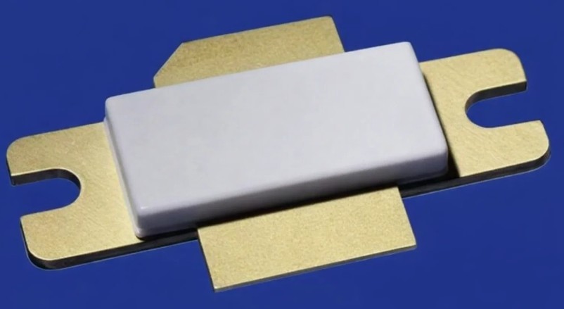 The CGHV14800F 1200 to 1400 MHz, 800 W, GaN PA is a 10 × 20 mm ceramic package with a metal flange that must simultaneously meet demanding RF and thermal requirements. For mechanical and thermal integrity reasons, care should be taken to screw the package tightly (not soldered) to the printed circuit board when mounting the flange.